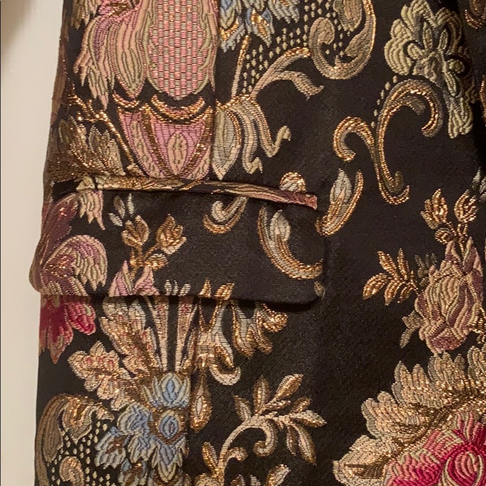 NWT..Silk Like Tapestry Blazer - Picture 3 of 8